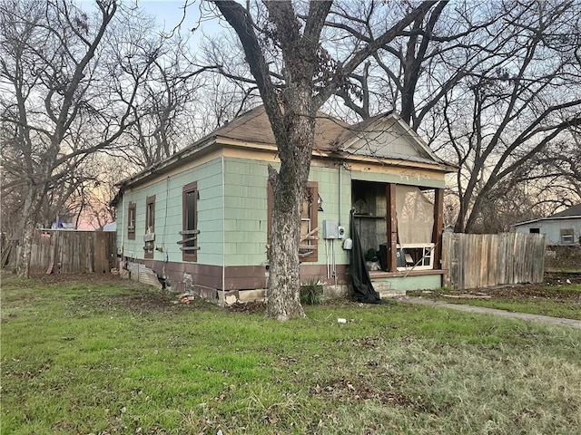 exterior space featuring a lawn