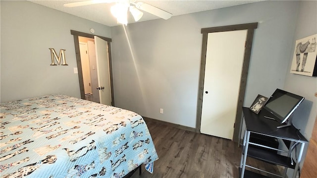 bedroom featuring a textured ceiling, ceiling fan, and dark hardwood / wood-style floors