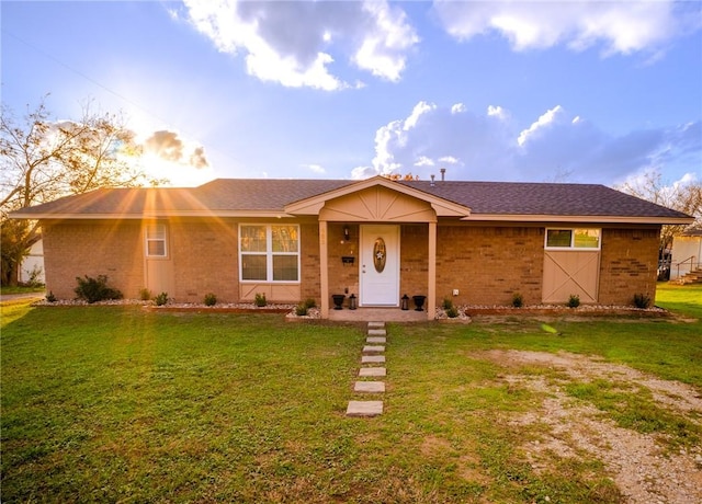 single story home with a front yard