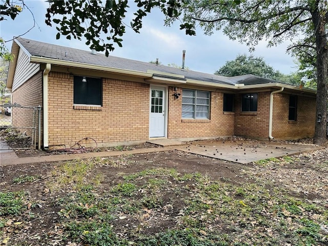 view of front of property featuring a patio area