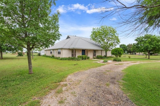 view of front of house featuring a front yard