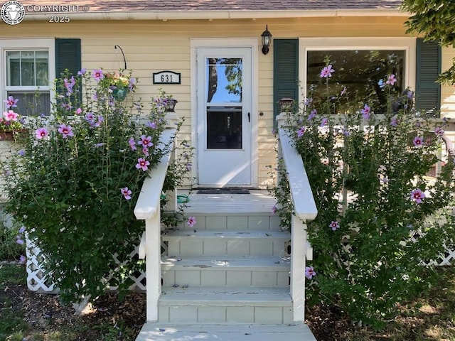 property entrance with roof with shingles