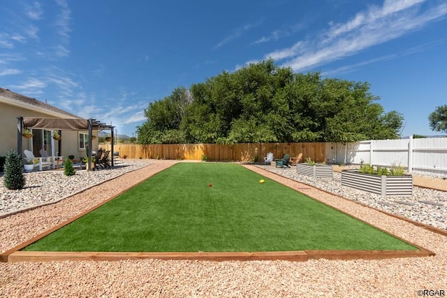 view of yard featuring a pergola