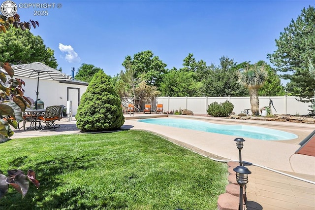1431 Pine St, Canon City, CO 81212 - view of swimming pool featuring a patio