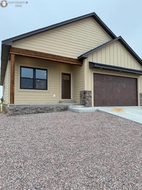 view of front of property featuring a garage