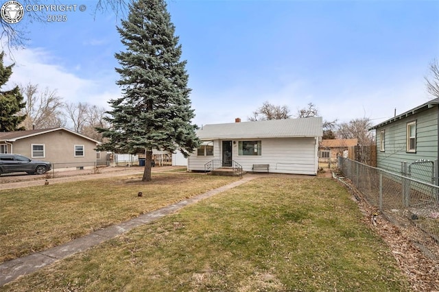 view of front of property featuring a front yard, fence, and entry steps