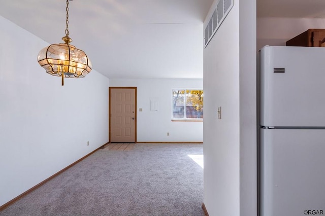 empty room featuring an inviting chandelier and carpet