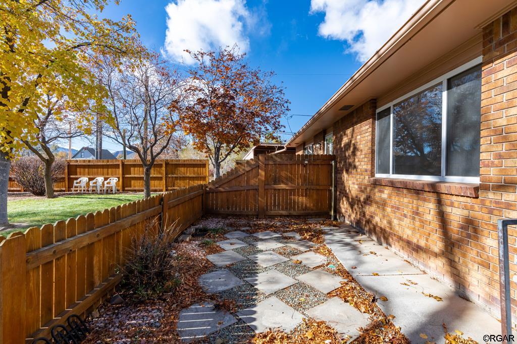 view of yard with a patio area