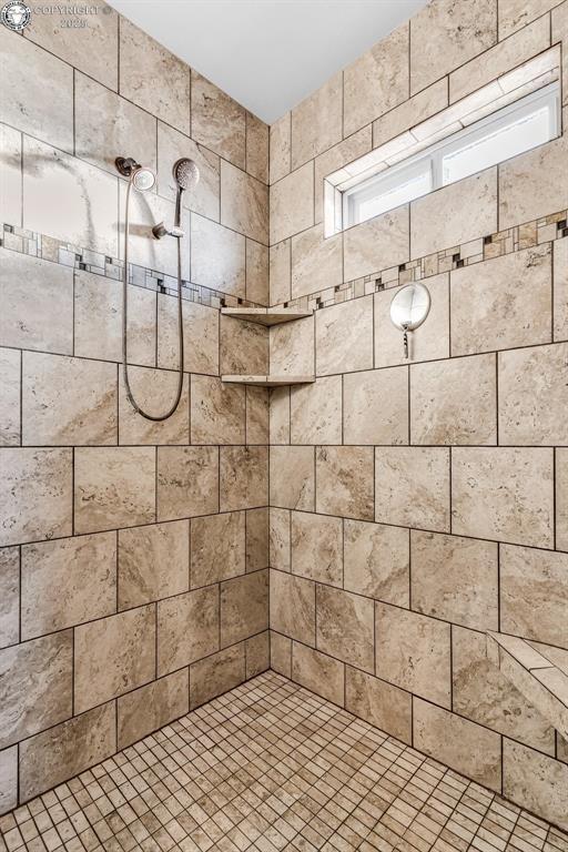 bathroom featuring a tile shower