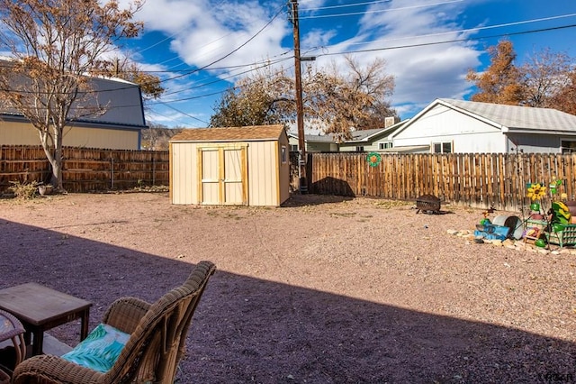 view of yard with a shed