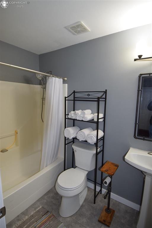 bathroom with shower / tub combo with curtain and toilet