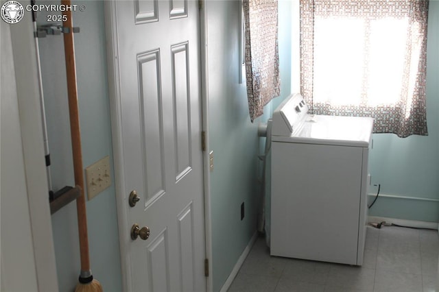 laundry room with washer / dryer, laundry area, and light tile patterned flooring