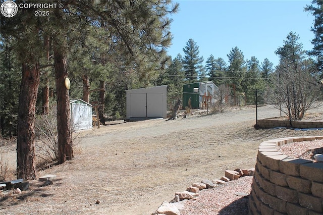 view of yard featuring an outbuilding and a storage unit