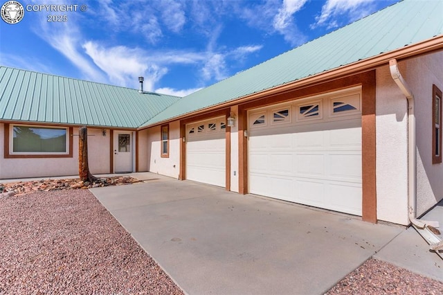 ranch-style home featuring a garage