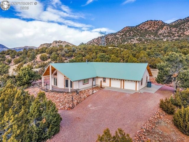 view of front facade with a garage and a mountain view