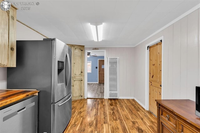 kitchen with stainless steel appliances, hardwood / wood-style floors, and ceiling fan