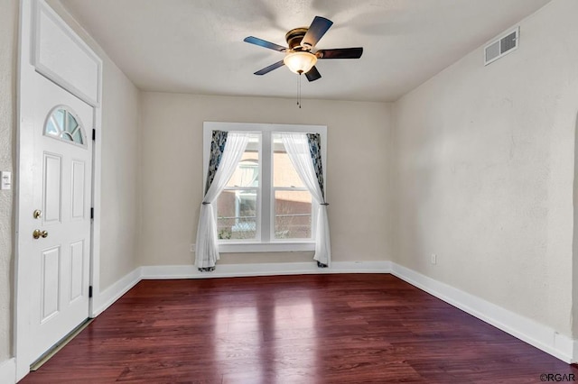 entryway with dark wood-type flooring and ceiling fan