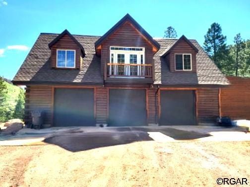 view of front facade featuring a garage