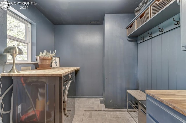 washroom with washer / clothes dryer and laundry area