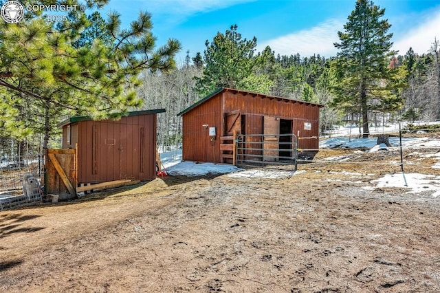 view of outdoor structure with an outdoor structure and an exterior structure