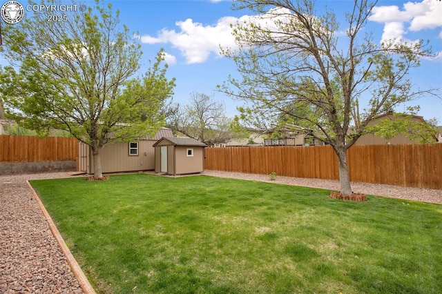 view of yard featuring a fenced backyard and an outbuilding