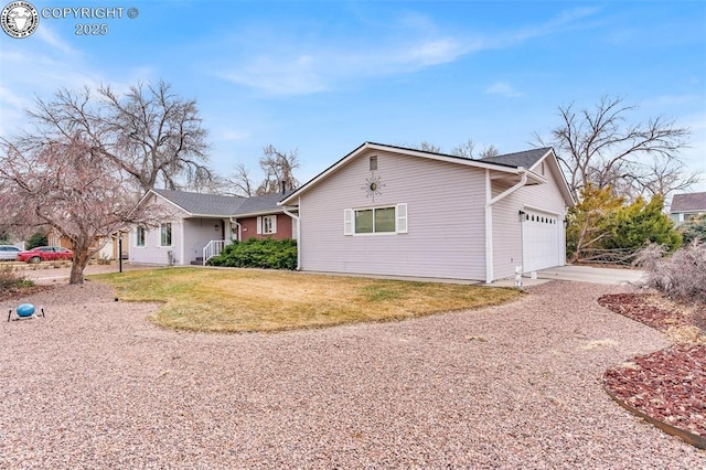 view of front facade with driveway, an attached garage, and a front lawn