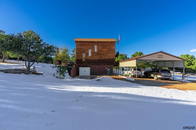 view of front of property featuring a carport