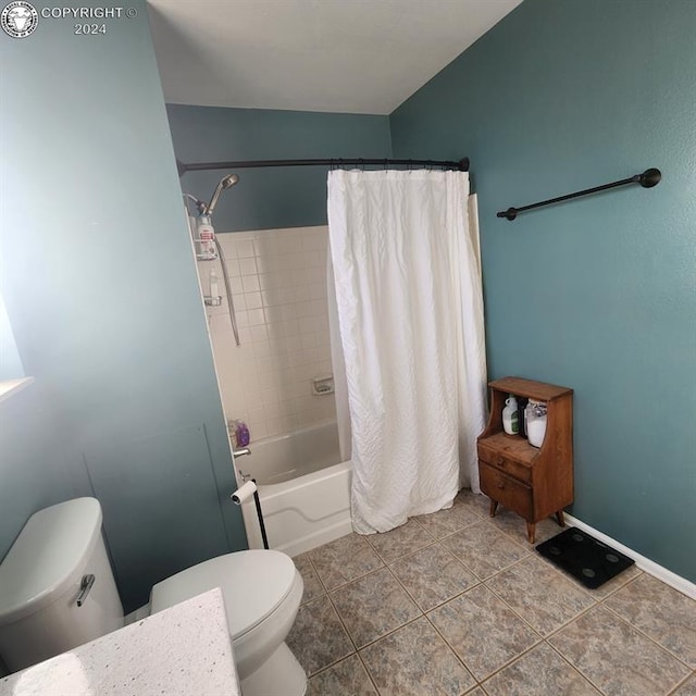 bathroom with shower / tub combo with curtain and toilet