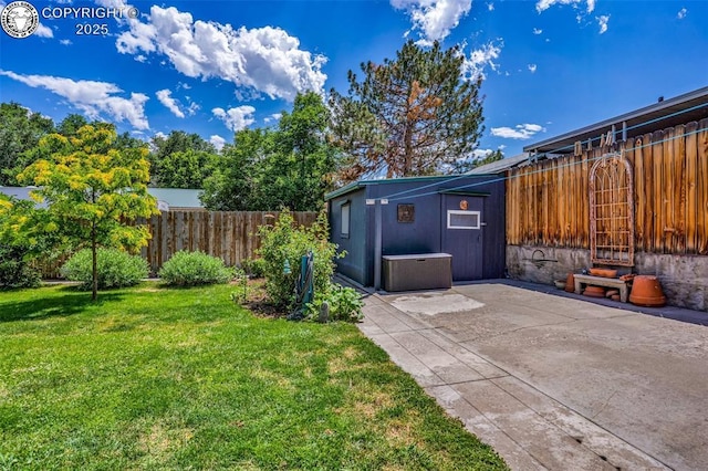 1124 Grand Ave, Canon City, CO 81212 - view of yard with a patio area