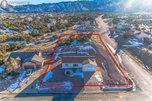 birds eye view of property featuring a mountain view