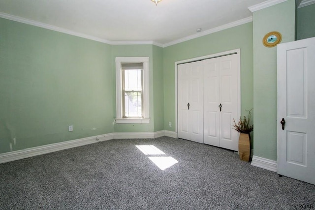 unfurnished bedroom featuring crown molding, carpet, and a closet