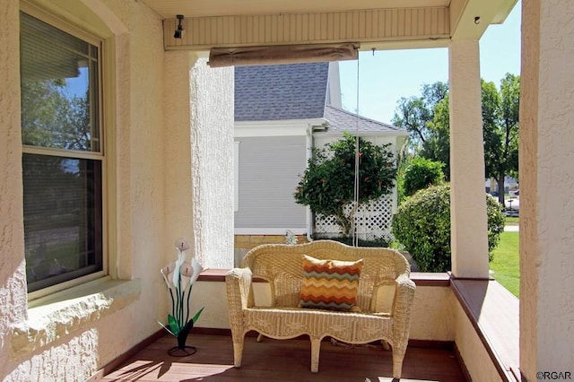 balcony featuring covered porch