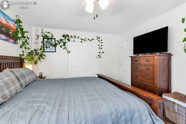 bedroom featuring a closet and a textured ceiling