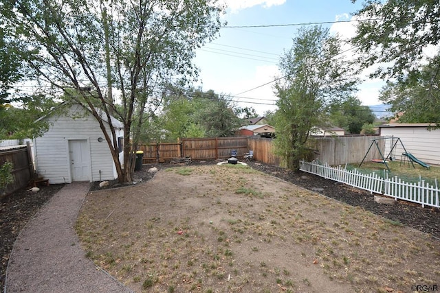 view of yard featuring a storage unit