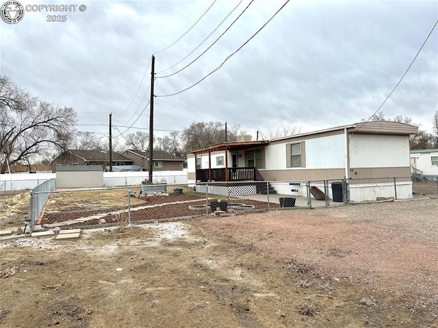 manufactured / mobile home with fence private yard