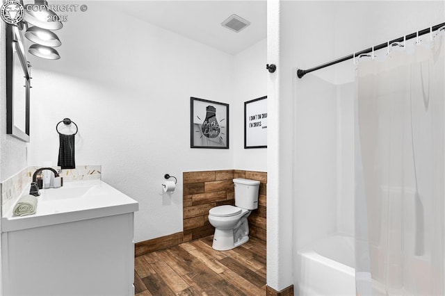 full bathroom featuring shower / bathtub combination with curtain, vanity, toilet, and wood-type flooring