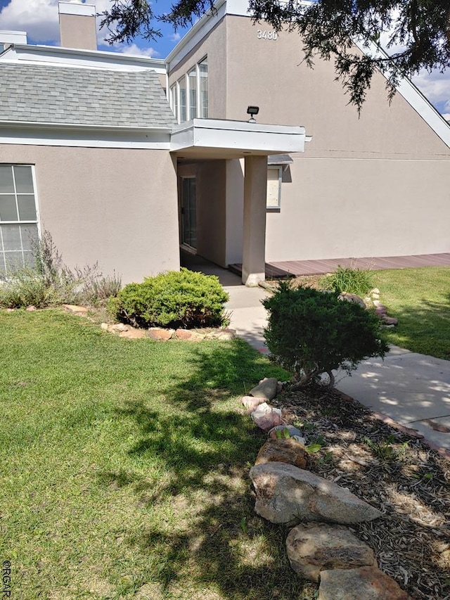 property entrance featuring a yard