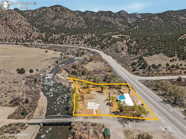 birds eye view of property featuring a mountain view