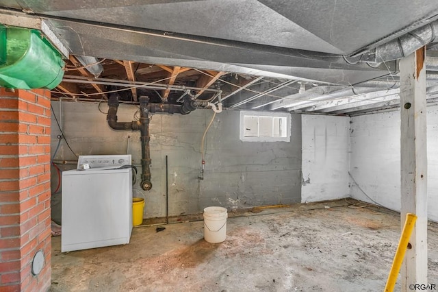 basement with washer / dryer