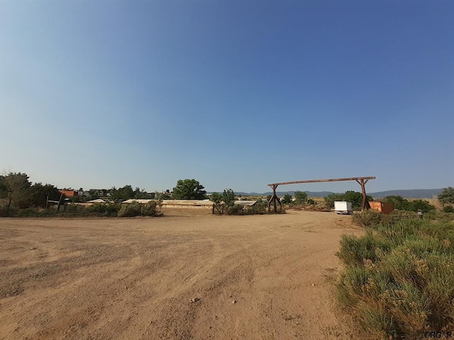 view of yard featuring a rural view