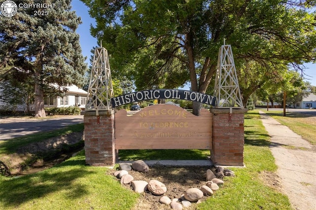 view of community / neighborhood sign