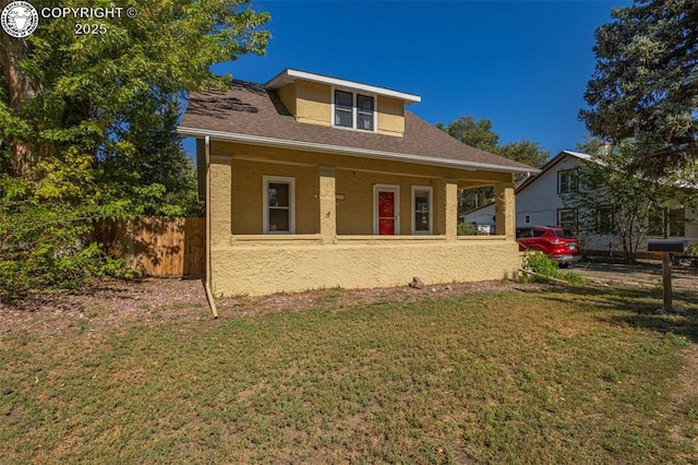 view of front of home featuring a front yard