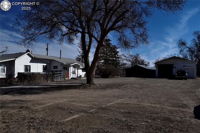 view of yard with an outdoor structure