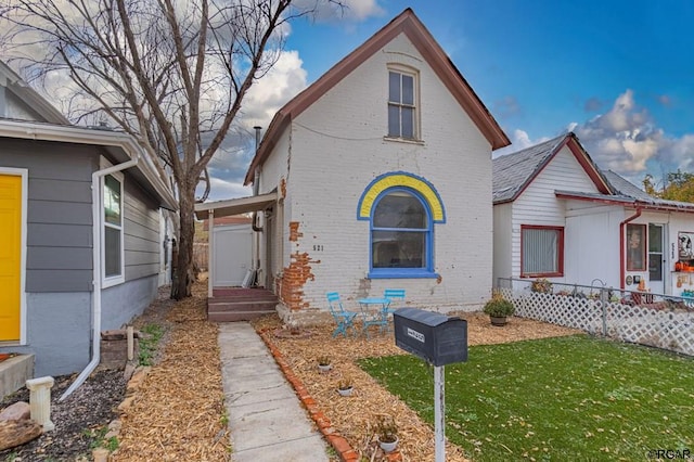 view of front of home with a front lawn