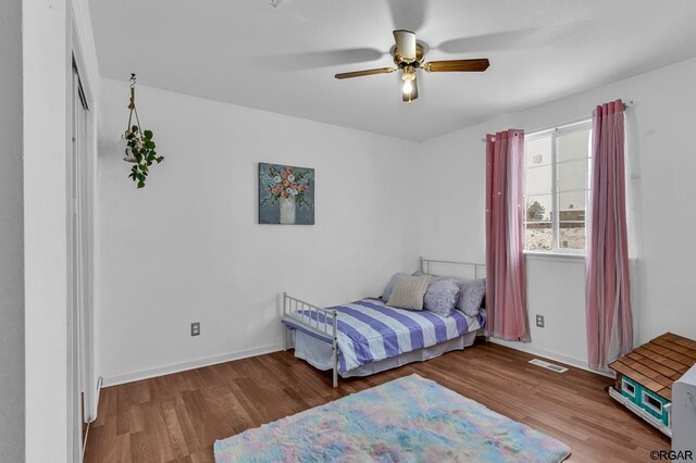 bedroom with light wood-type flooring and ceiling fan