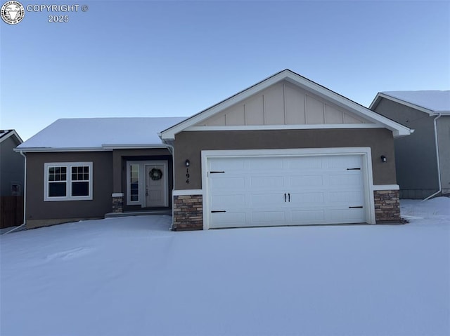 view of front of property featuring a garage