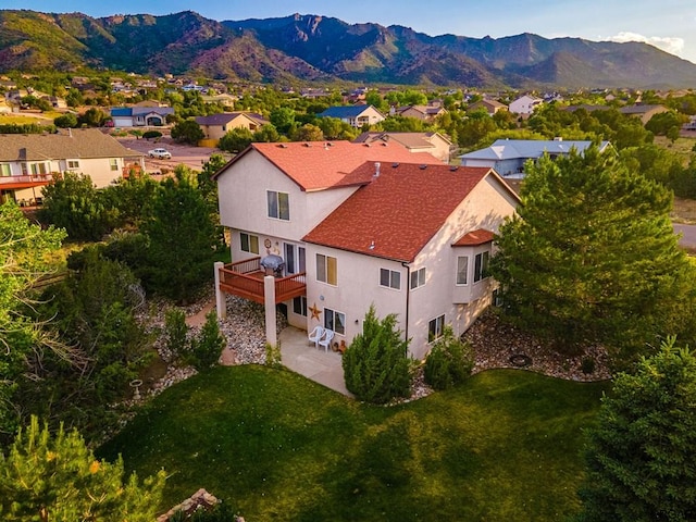 birds eye view of property featuring a mountain view