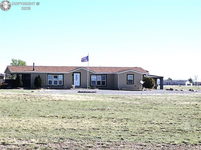 view of front facade featuring a front yard and stucco siding