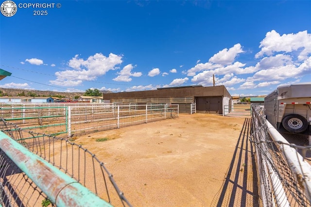 view of yard with an outbuilding