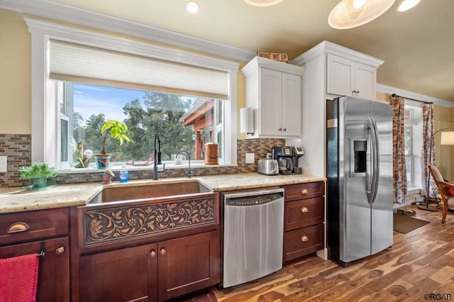 kitchen with sink, backsplash, dark wood-type flooring, and stainless steel appliances